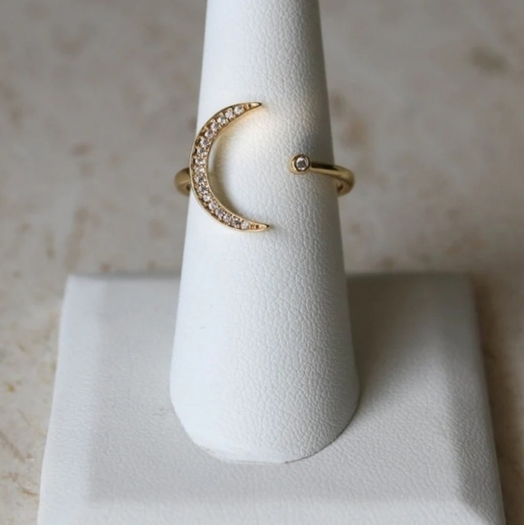 Yellow Gold Crecent Moon and Star Open Ring - Picture 3 of 12